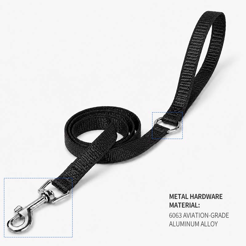 6063 aviation-grade aluminum-alloy swivel clip and handle ring on a black dog leash